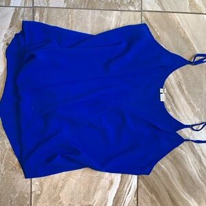 Beautiful top size m crosses in the front into a v very beautiful top size m